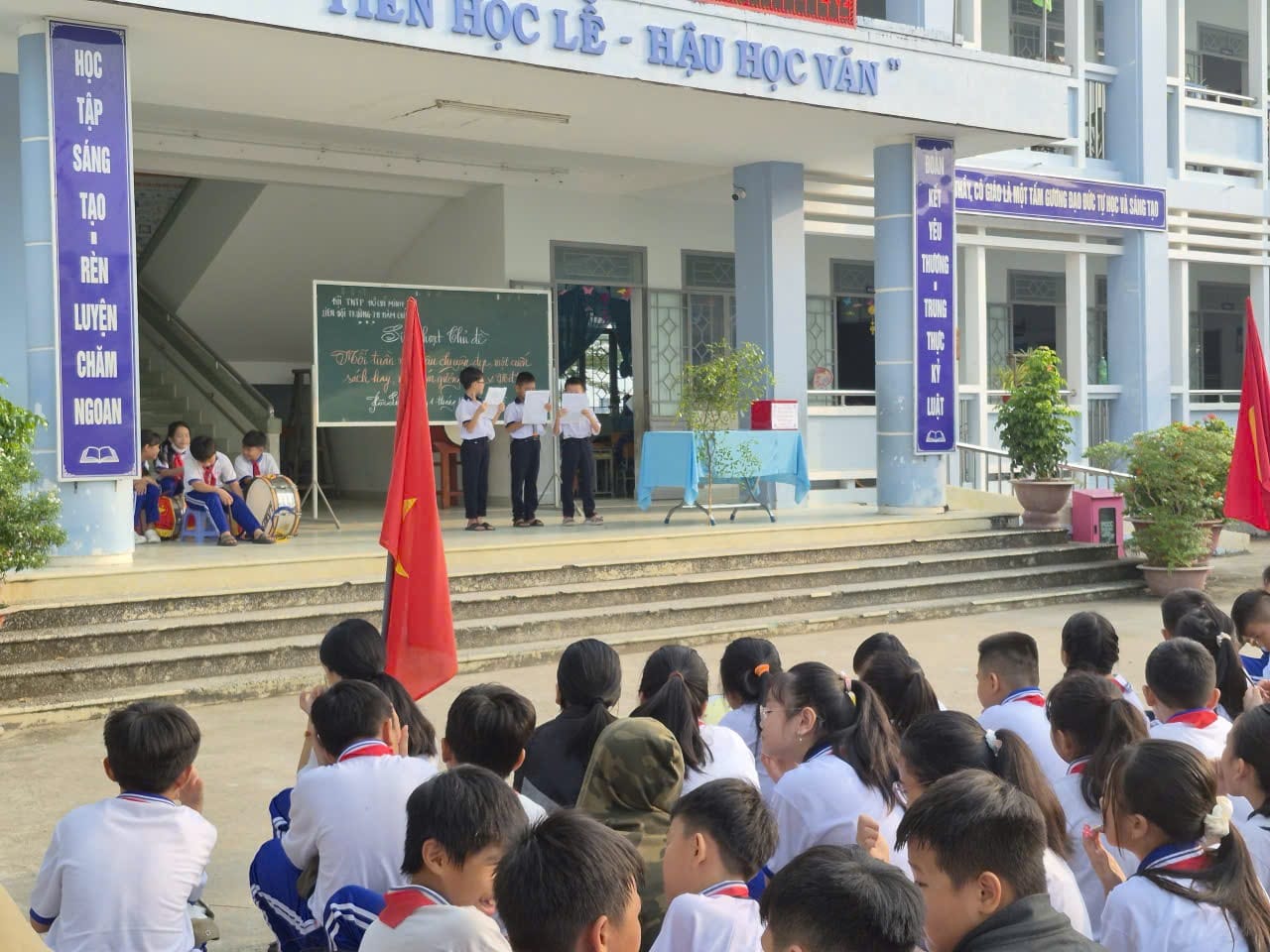 Sinh hoạt chuyên đề Mỗi tuần một câu chuyện đẹp tại Tiểu học Hàm Chính 1